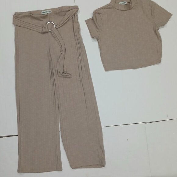 Almost Famous Women's 2 pcs set wide legs long pants & crop top size L. - Picture 9 of 11